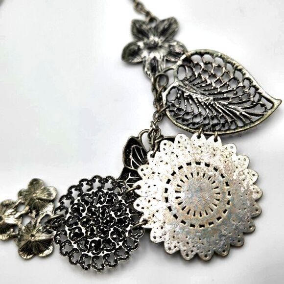 Vintage Premier Designs Silvertone Openwork Floral Bib Statement Necklace - Picture 4 of 6
